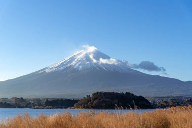 Fuji Dağı, Japonya 'nın ikonik sembolü, sonbahar yaprakları mevsiminde, fevkalade güzel bir dönem. kawaguchiko, japan.