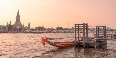 Bangkok, Tayland 'daki en güzel Wat Arun Budist tapınağı. 
