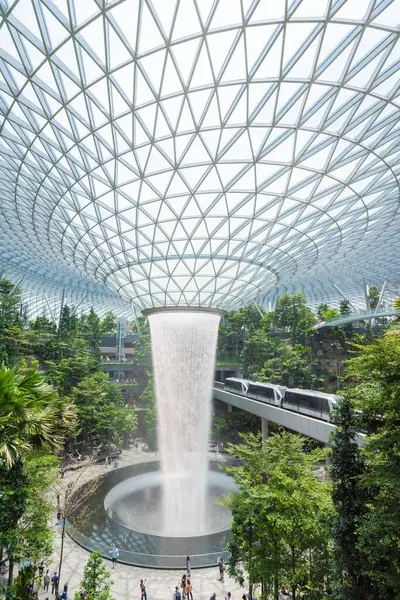 Jewel Changi Havaalanı'nda Yağmur Girdabı, Singapur.