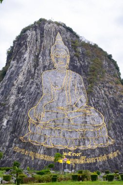 Buda Dağı veya Khao Chi Chan, Tayland 'ın Chonburi kentindeki Pattaya şehrinde 109 m, 358 ft büyüklüğündeki bir Pattaya simgesi haline gelen bir kireçtaşı tepe.