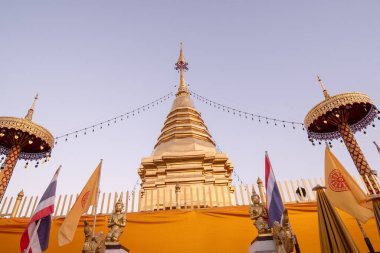Turistik ilgi odağı, Tayland 'ın Chiang Mai şehrindeki Budist tapınağı Doi Suthep' in en güzel bakış açısı. 
