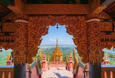 Lampang, Tayland 'daki en güzel Viewpoint Wat Phra Doi Phra Chan Budist tapınağı. 
