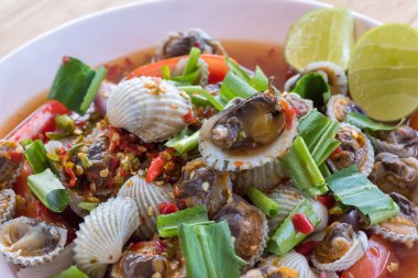 Baharatlı deniz ürünleri salatası, Tayland yemeği.)