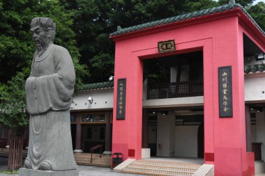 Altın Tekerlek Tapınağı olarak da bilinen Che Kung Tapınağı, Song Hanedanı 'nın son imparatorunu koruyan General Che Kung' un anısına inşa edilmiş küçük ama tarihi bir tapınaktır..