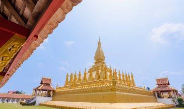 Vientiane, Laos 'taki Pha That Luang Tapınağı' nın en güzel bakış açısı mimarisi.