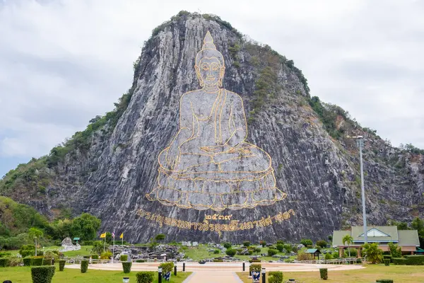 Buda Dağı veya Khao Chi Chan, Tayland 'ın Chonburi kentindeki Pattaya şehrinde 109 m, 358 ft büyüklüğündeki bir Pattaya simgesi haline gelen bir kireçtaşı tepe.