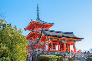 Kiyomizu-dera 'nın en güzel bakış açısı Japonya' nın Kyoto şehrinde popüler bir turizm merkezidir..