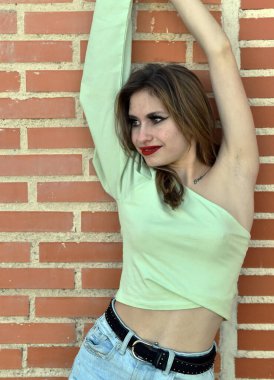 Sokakta güzel bir Kafkas modeli.