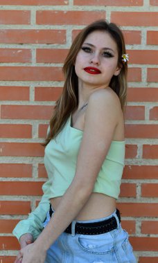 Tarlada güzel bir Kafkas modeli.