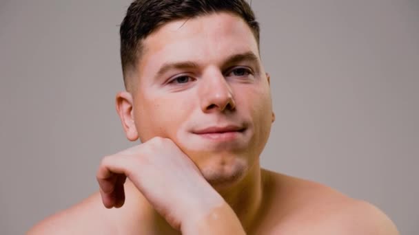 Vitiligo Disorder Skin Disease Young Man Portrait Studio Naked Torso — Stock Video