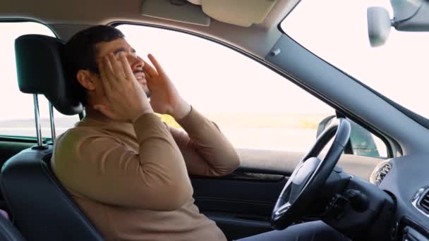 Emicrania Come Mal Testa Tormenta Conducente Volante Gli Tiene Testa — Video Stock