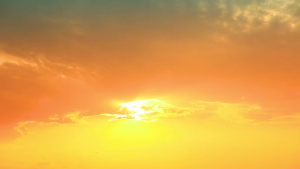 Vivid Sky Illuminated Sunset Vibrant Colors Features Sunrise Colors Wispy — Vídeo de Stock