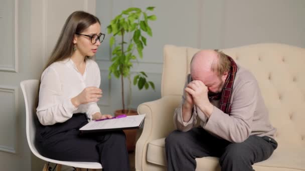 Worried Senior Man Psychologist Appointment Psychological Problems Mental Problems Concept — Video