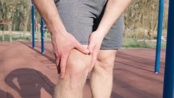 Sportsman Pain Close Male Athletes Knee Agony See Caucasian Male — Stock Video