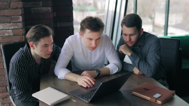 Trio Young Professionals Office Setting Overwhelmed Amazed Work Theyre Doing — Stock Video
