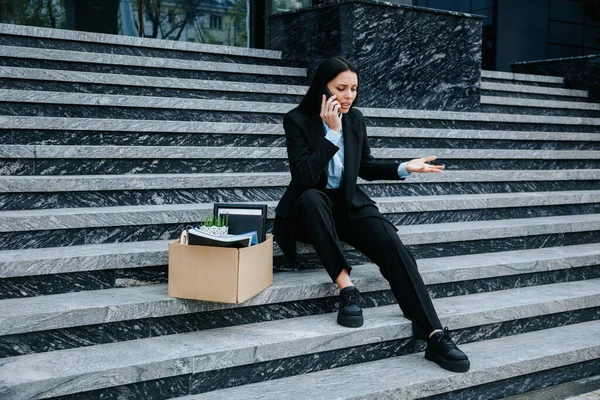 Uma Mulher Que Perdeu Emprego Agora Está Falando Telefone Com — Fotografia de Stock
