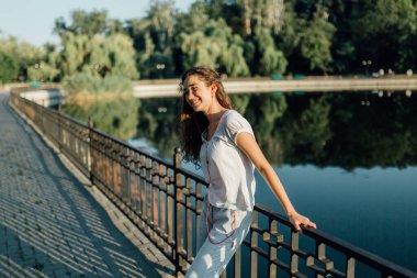 Genç bir kahkaha spordan sonra, spor yaşam tarzı.