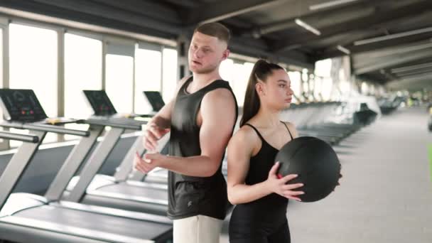 Dynamic Workout Duo Een Man Vrouw Nemen Deel Aan Een — Stockvideo