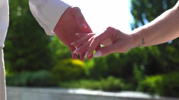 Руки Двох Людей Жінка Чоловік Торкаючись Кінці Інтимності — стокове відео