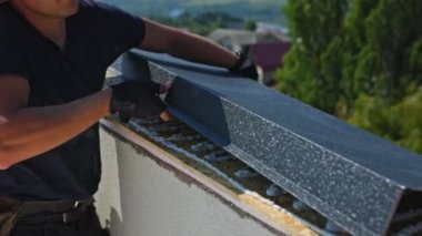 Meslek aletleri zanaatkârların en iyi dostudur. İnşaat Sanatı Çalışan Yetenekli İşçi