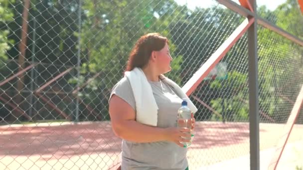 Portrait Obese Woman Caucasian Taking Break Workout Her Water Bottle — Stock Video