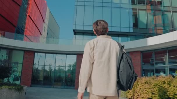 Back View Asian Teenager Walking Schoolbag Reach Passionately Dedicates Himself — Stock Video