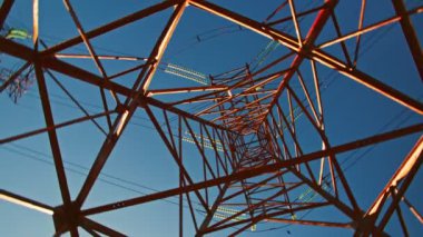 Yüksek Voltaj Hatları Dünyası 'na, Wattage Wonder of Electricity' nin şekil aldığı yere. Bu Mühendislik mucizeleri aracılığı ile Bağlantı ve Tedarik mucizesine tanık olun..