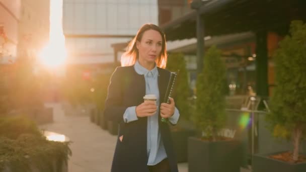 City Dawn Elegance Zwięzły Film Przedstawiający Pracownika Biurowego Widoku Przodu — Wideo stockowe