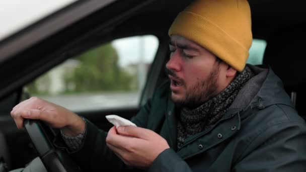 Naviguez Dans Les Rues Ville Avec Chauffeur Barbu Face Aux — Video