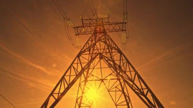 Bu Yüksek Voltajlı Zaman Hızında Enerjinin Geleceğine Hızlıca İlerleyin. Çelik Kuleler ve Sütunlar Doğal Akışı Destekliyor..
