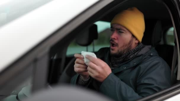 Drive Lens Discomfort Unwell Chauffeur Battles Flu Outdoors Image Portrays — Stock Video