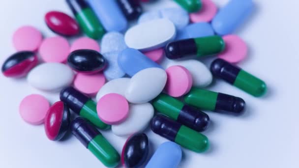 Крупный План Разноцветных Лекарств Вращающихся Съемках Студии Суперфиксов Фармацевтические Препараты — стоковое видео