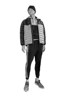 Beyaz spor giyim ve siyah şapkalı şık siyah giyinmiş, beyaz arka planda, kırpma yolu ile izole edilmiş tam boy erkek mankeni.