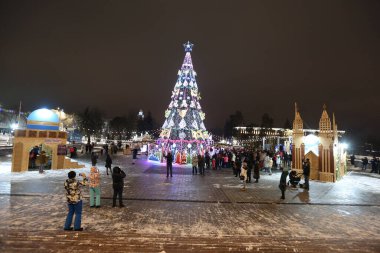 Şehir, Almaty 'de yeni yılın onuruna dekore edilmiştir. 18 Aralık 2018