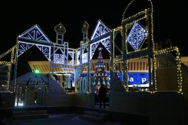 Şehir, Almaty 'de yeni yılın onuruna dekore edilmiştir. 18 Aralık 2018