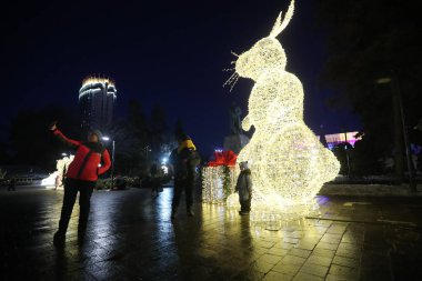 Şehir, Almaty 'de yeni yılın onuruna dekore edilmiştir. 20 Aralık 2022
