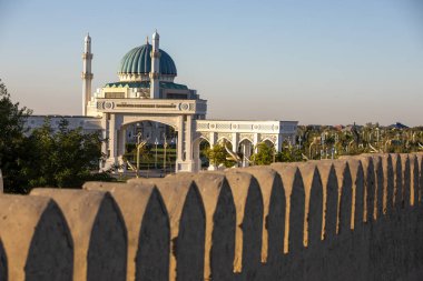 Türkistan, Kazakistan 'da, Suriye' nin Darya nehri kıyısında, Türkistan Bölgesi 'nin merkezi kent. Şymkent 'in 160 km kuzeyinde yer almaktadır. .