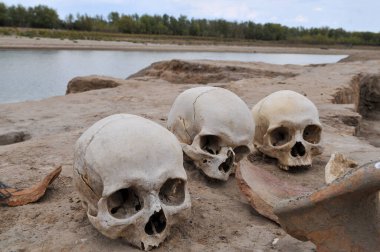 Sarayşyk antik yerleşimi 10-11 yüzyılda Kazakistan 'daki Atyrau kenti yakınlarında Ural Nehri kıyısında kurulmuştur. 17.09.2007