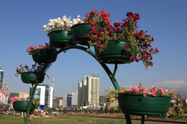 Kazakistan 'ın en büyük metropolü olan Almaty, Trans-Ili Alatau eteklerinde yer almaktadır. Merkez Eyalet Müzesi. 1.10.2010