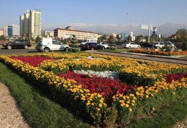 Kazakistan 'ın en büyük metropolü olan Almaty, Trans-Ili Alatau eteklerinde yer almaktadır. Merkez Eyalet Müzesi. 1.10.2010