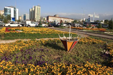 Kazakistan 'ın en büyük metropolü olan Almaty, Trans-Ili Alatau eteklerinde yer almaktadır. Merkez Eyalet Müzesi. 1.10.2010