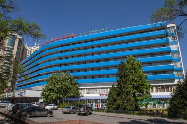 Kazakistan 'ın en büyük metropolü olan Almaty, Trans-Ili Alatau dağlarının eteklerine kurulmuştur. 28.05.2007