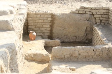 Taraz 'ın antik yerleşim yeri eşsiz bir arkeolojik alandır. Taraz 'ın kültürel katmanları 1.-19. yüzyıllara dayanıyor. 5.10.2015
