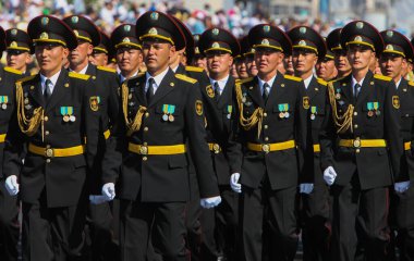 Astana 'da askeri geçit töreni, Kazakistan' ın başkenti. 30.08.2010