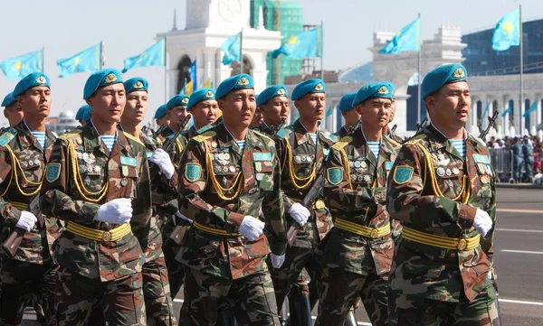 Katonai Parádé Astanában Kazahsztán Fővárosában 2010 Jogdíjmentes Stock Képek