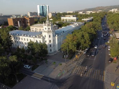 Kazakistan 'ın en büyük metropolü olan Almaty, Trans-Ili Alatau eteklerinde yer almaktadır. 27.07.2022