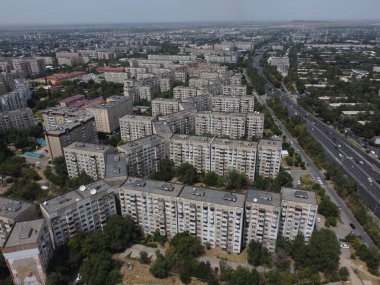 Kazakistan 'ın en büyük metropolü olan Almaty, Trans-Ili Alatau eteklerinde yer almaktadır. 27.07.2022