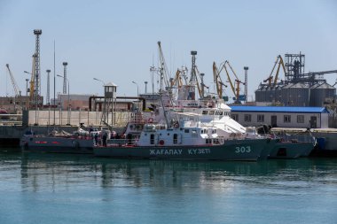 Aktau limanı Hazar Denizi 'nin doğu kıyısında yer almaktadır ve çeşitli malların uluslararası taşımacılığına yöneliktir. 17 Ağustos. 2018