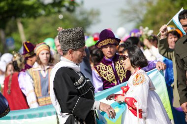 Almatı 'daki Kazakistan' da Uluslararası İşçi Bayramı, pek çok ülkede İşçi Bayramı olarak da bilinir ve genellikle Mayıs Bayramı olarak adlandırılır. Mayıs. Bir. 2011.