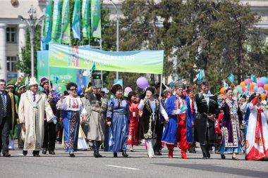 Almatı 'daki Kazakistan' da Uluslararası İşçi Bayramı, pek çok ülkede İşçi Bayramı olarak da bilinir ve genellikle Mayıs Bayramı olarak adlandırılır. Mayıs. Bir. 2011.